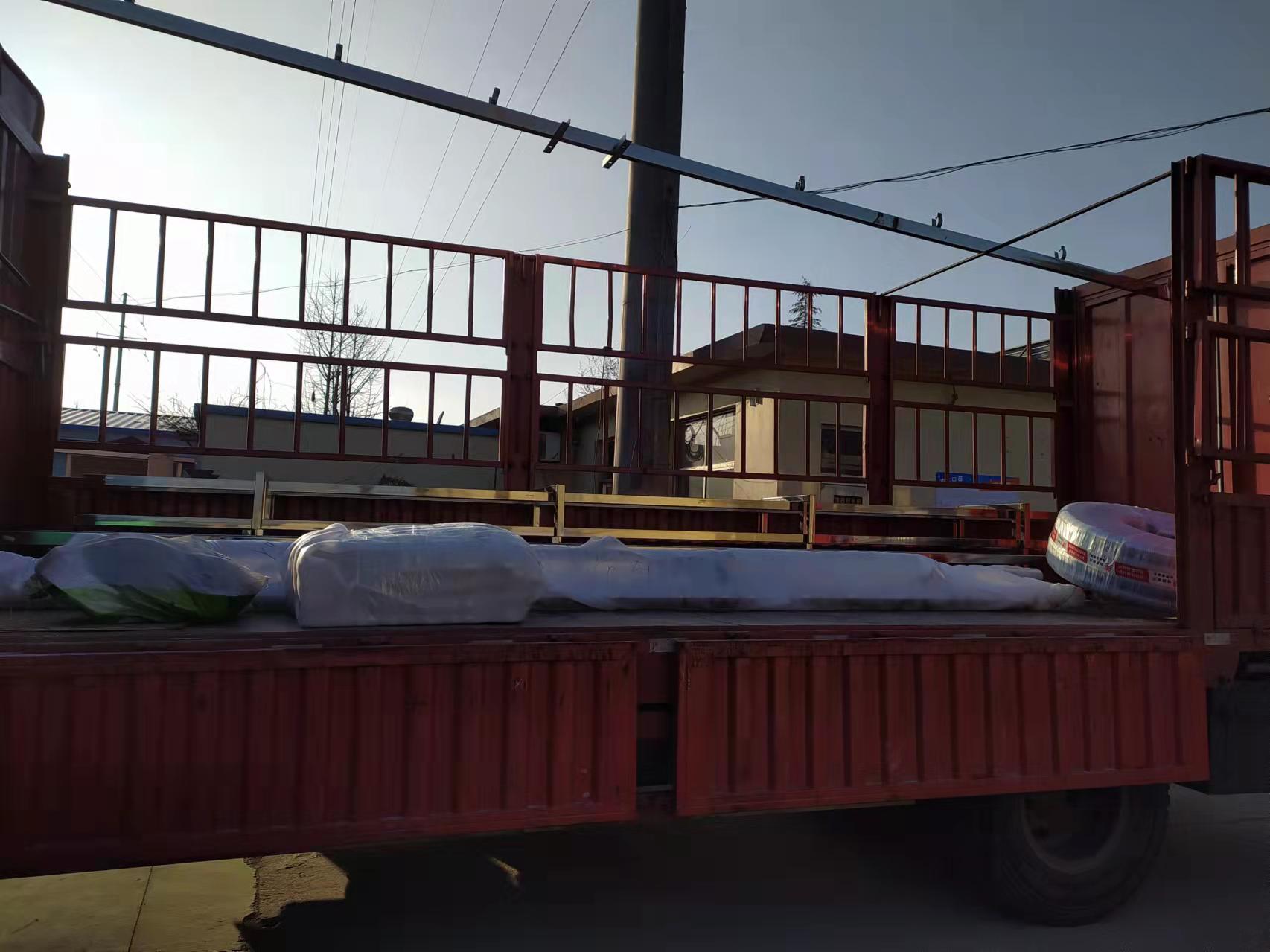 豆芽生產(chǎn)線裝車(chē)發(fā)貨中